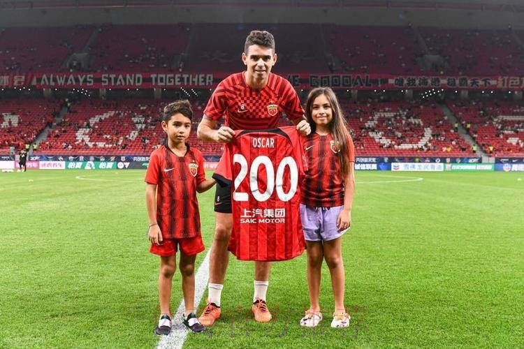 上港新奥斯卡？8号球衣新主人来了，已跟队冬训合练，引发热议！